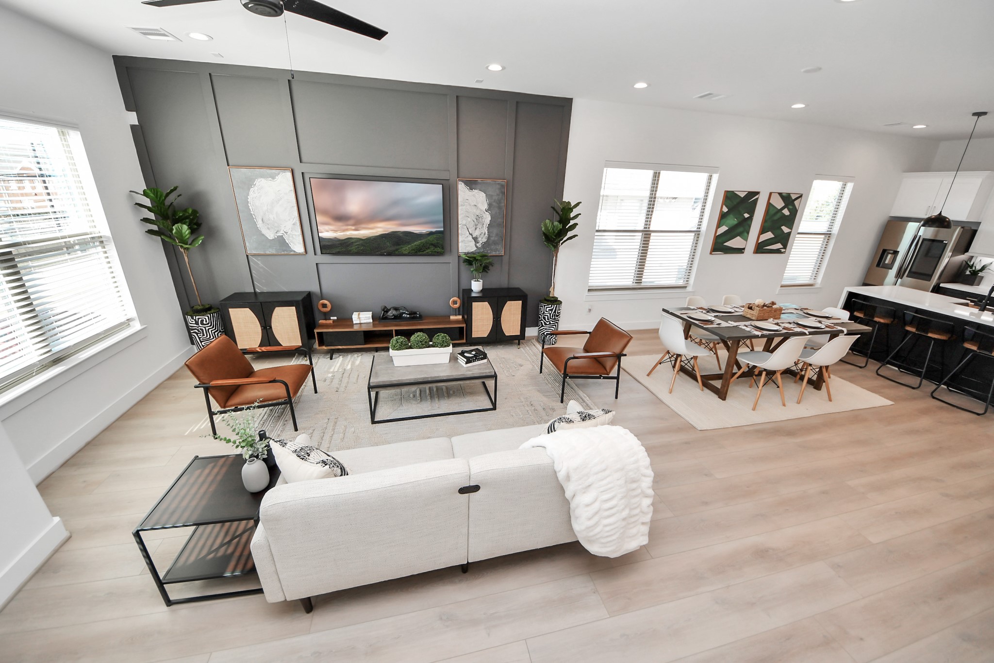 2524 Live Oak Street Houston, TX 77004 - Photo 30 of 50 a living room with furniture and a flat screen tv