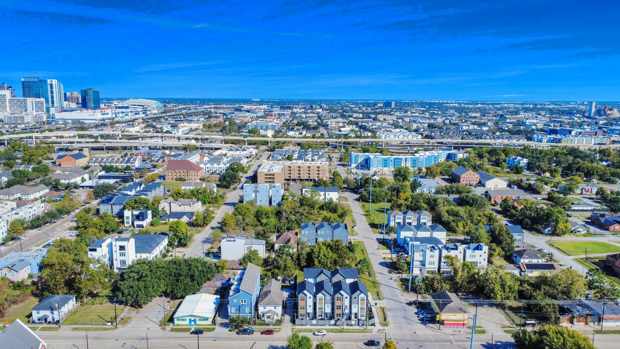 2524 Live Oak Street Houston, TX 77004 - Photo 3 of 50 a view of a city