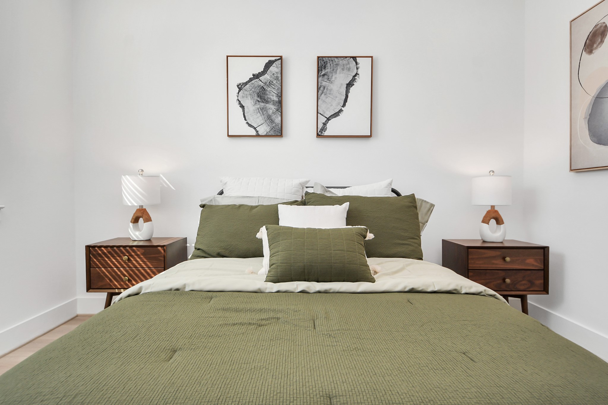 2524 Live Oak Street Houston, TX 77004 - Photo 10 of 50 a bedroom with a bed and painting on the wall