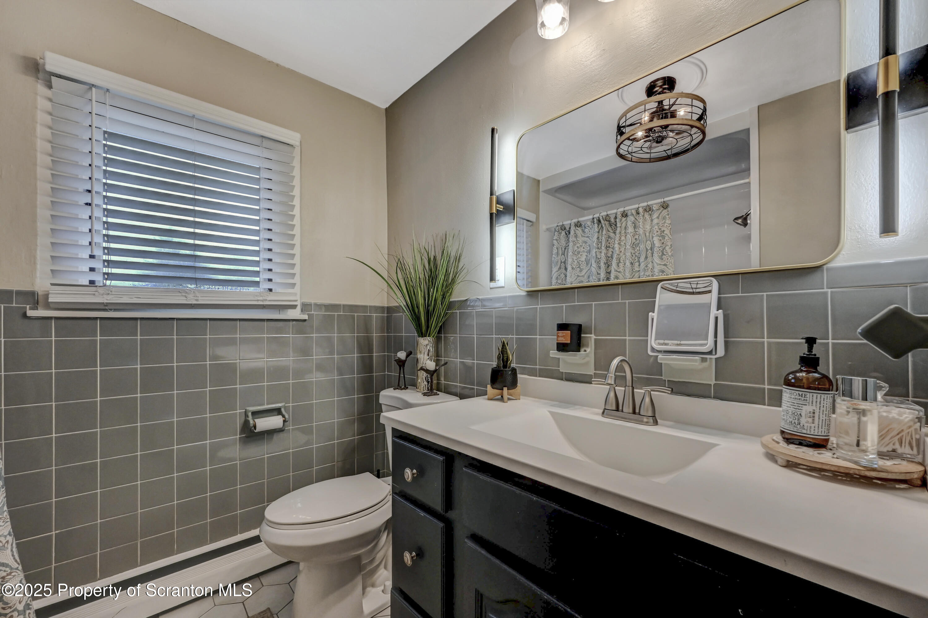 108 Pine Tree Road Clarks Summit, PA 18411 - Photo 30 of 50 Primary Bathroom