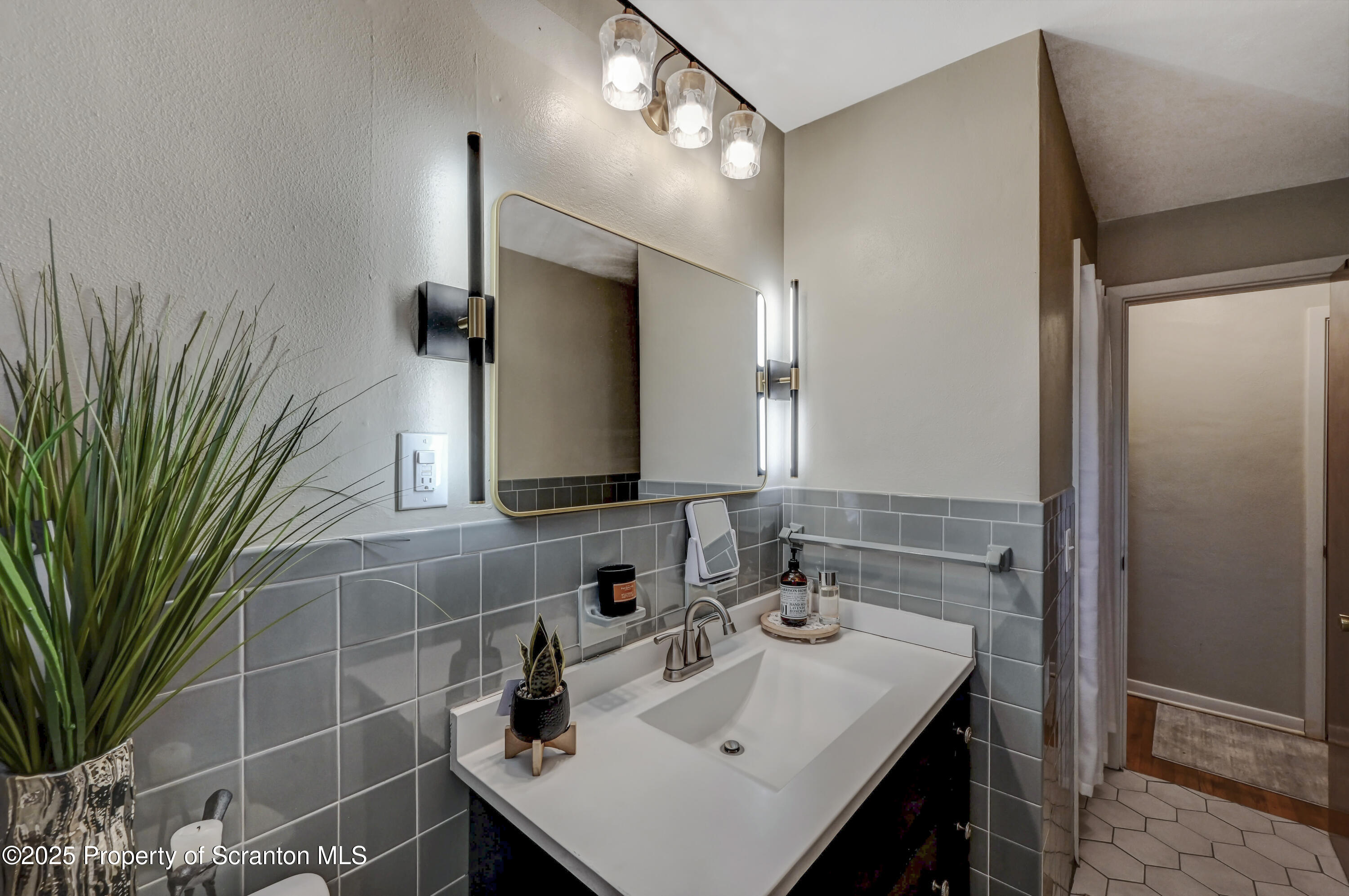 108 Pine Tree Road Clarks Summit, PA 18411 - Photo 32 of 50 Primary Bathroom