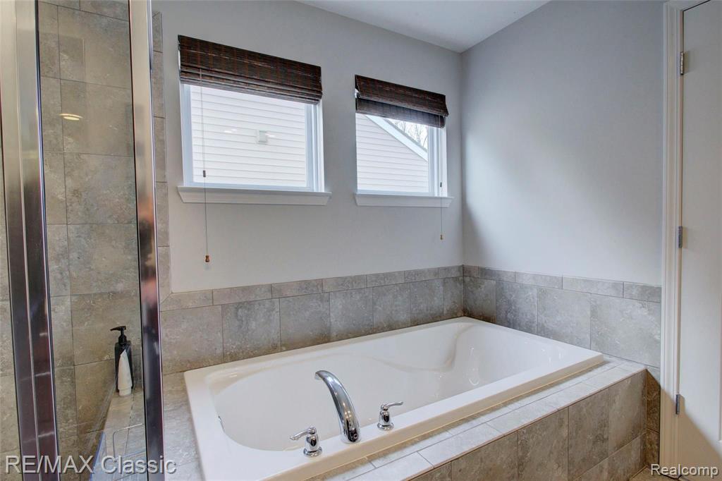 27123 Victoria Road Novi, MI 48374 - Photo 48 of 80