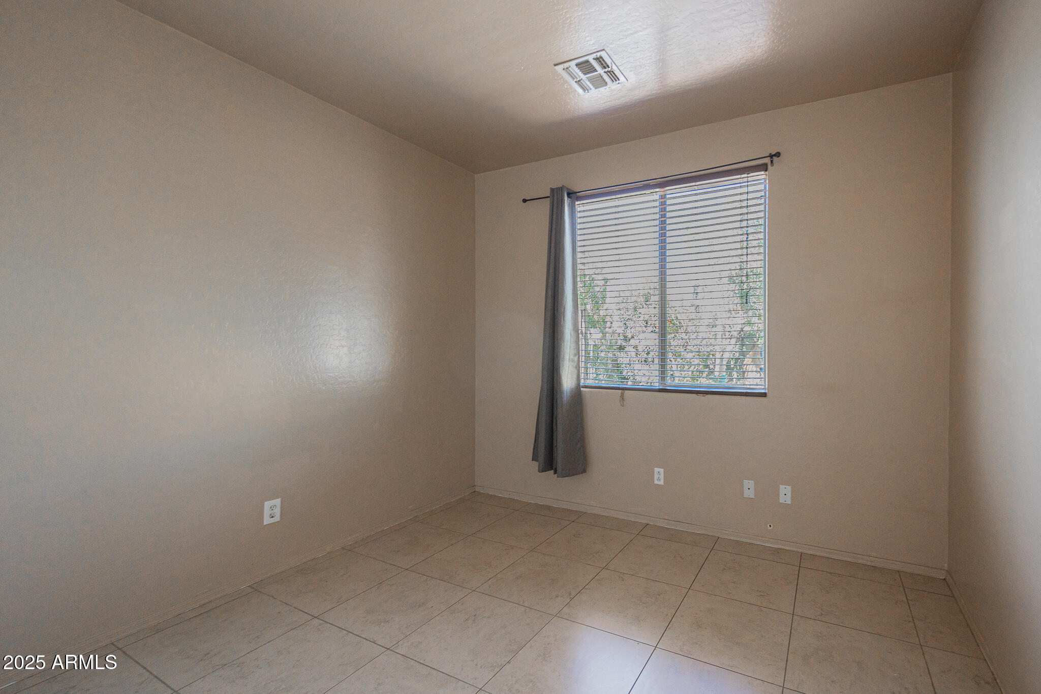 730 West Kent Place Chandler, AZ 85225 - Photo 23 of 29 an empty room with windows