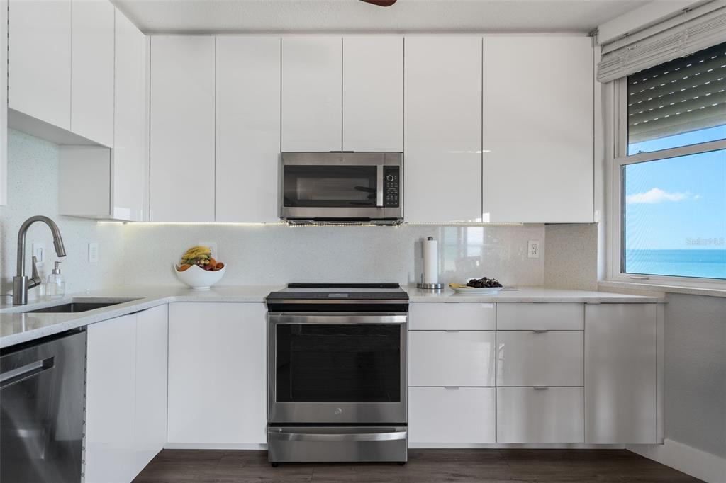 1050 Longboat Club Road, Unit 506 Longboat Key, FL 34228 - Photo 12 of 32