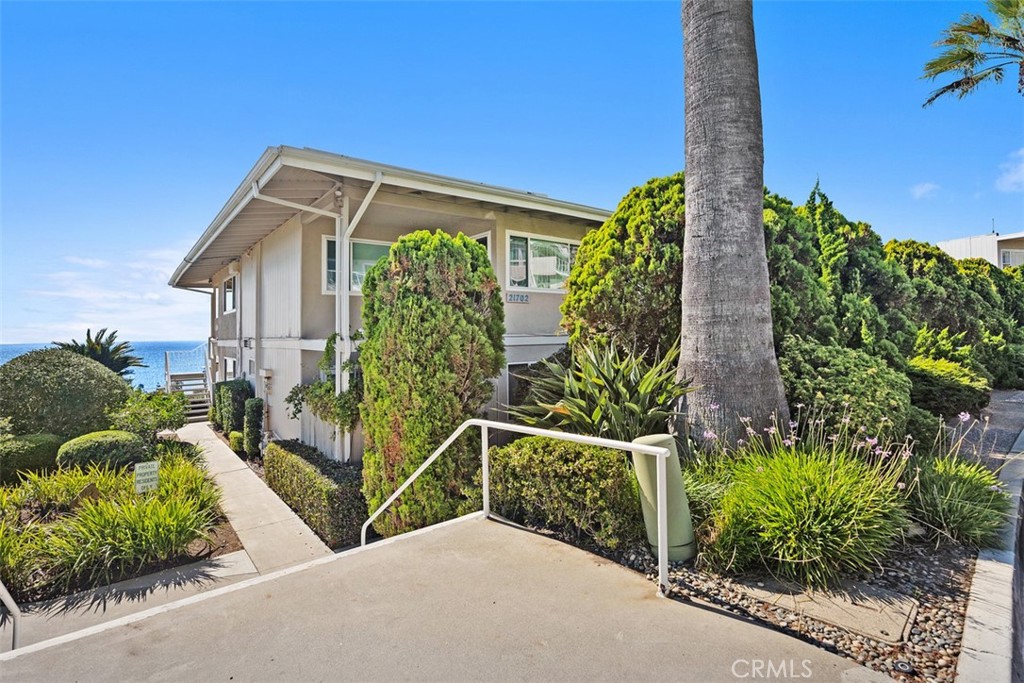 21702 Ocean Vista Drive, Unit B Laguna Beach, CA 92651 - Photo 44 of 47 Entry path to the building.