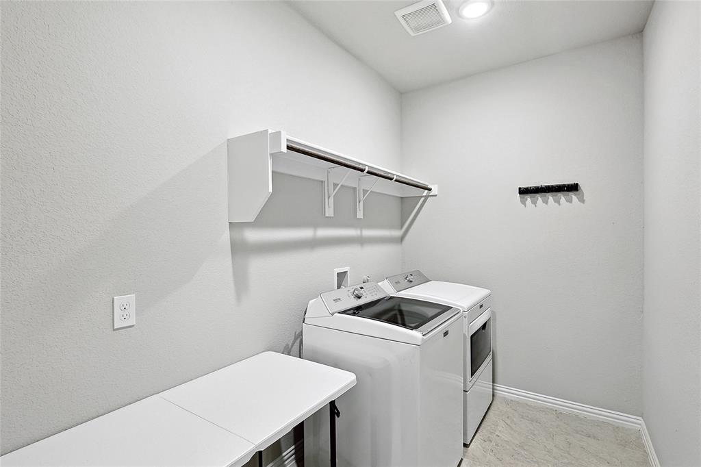 808 Feather Edge Drive Springtown, TX 76082 - Photo 35 of 40 a utility room with dryer and washer