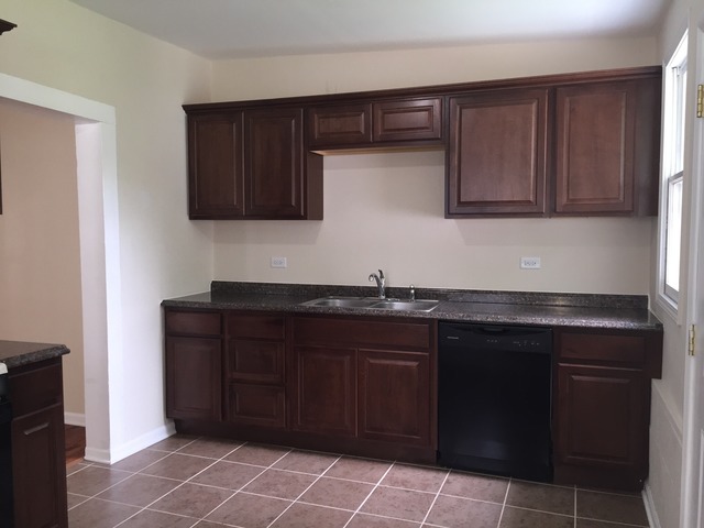 708 Spring Street Aurora, IL 60505 - Photo 3 of 15