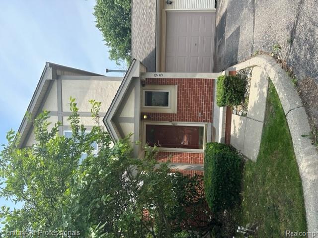 95 Walnut Boulevard Rochester, MI 48307 - Photo 1 of 15