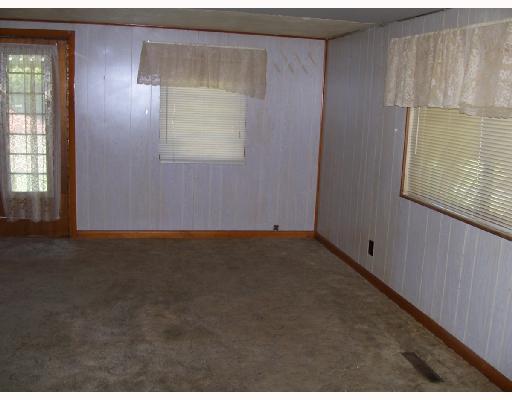 180 Airway Inn Road Dunbar, PA 15431 - Photo 4 of 6 Living Room.