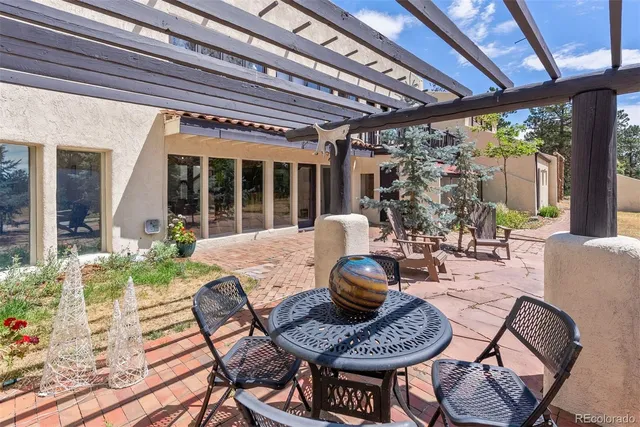 an aerial view of a entryway