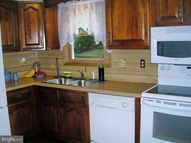 93 Deerfield Road Camp Hill, PA 17011 - Photo 5 of 7 Gallery Image 5