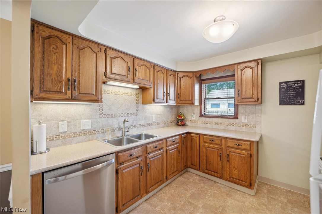 4974 North Barton Road Cleveland, OH 44124 - Photo 8 of 25