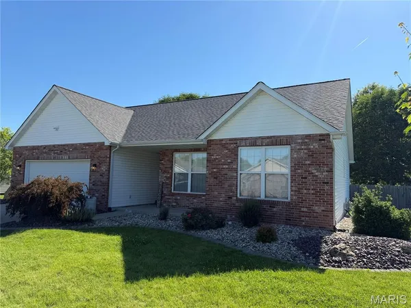 $325,000 | 261 Newport Drive, Aviston, IL 62216