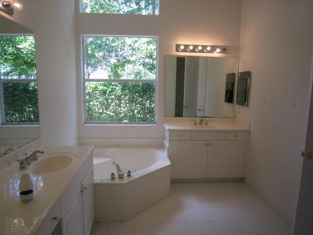 8716 Cobblestone Point Circle Boynton Beach, FL 33472 - Photo 25 of 32 Master Bathroom