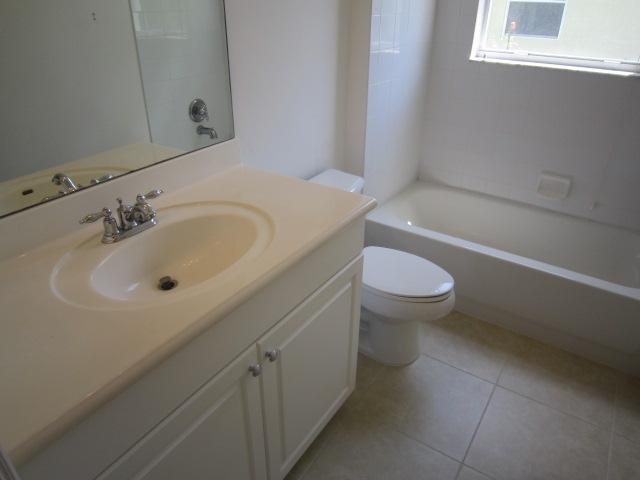 8716 Cobblestone Point Circle Boynton Beach, FL 33472 - Photo 9 of 32 Guest Bathroom