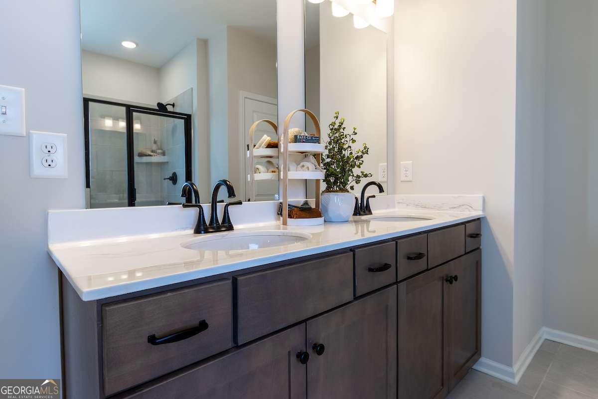 242 Shantz Way Byron, GA 31008 - Photo 28 of 34 a bathroom with a sink and a mirror