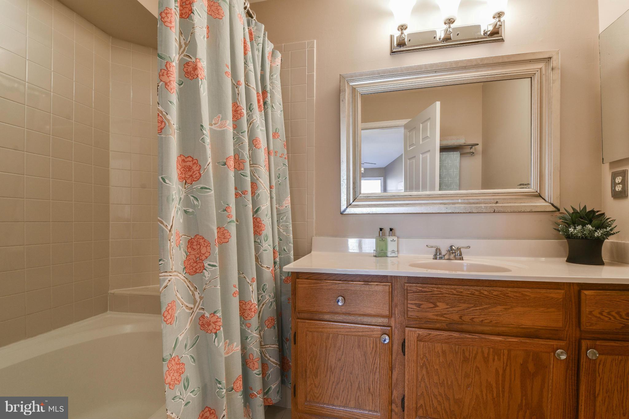 5181 Columbia Road, Unit 1146 Columbia, MD 21044 - Photo 15 of 25 Bath (Master)