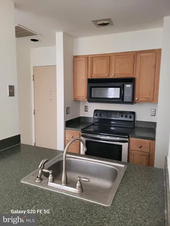 $120,000 | 1601 Spring Garden Street, Unit 402, Philadelphia, PA 19130