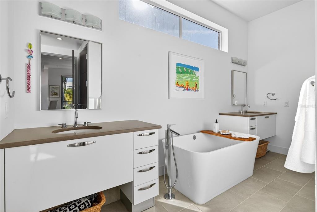 234 Cosmopolitan Court Sarasota, FL 34236 - Photo 16 of 38