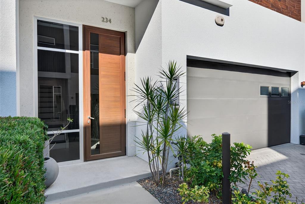 234 Cosmopolitan Court Sarasota, FL 34236 - Photo 3 of 38