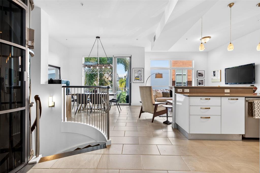 234 Cosmopolitan Court Sarasota, FL 34236 - Photo 8 of 38