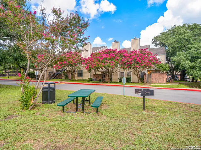 $1,100 | 11610 Vance Jackson, Unit 413, San Antonio, TX 78230