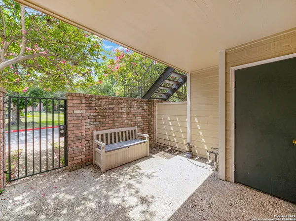 $1,100 | 11610 Vance Jackson, Unit 413, San Antonio, TX 78230