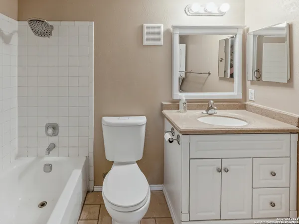 $1,100 | 11610 Vance Jackson, Unit 413, San Antonio, TX 78230