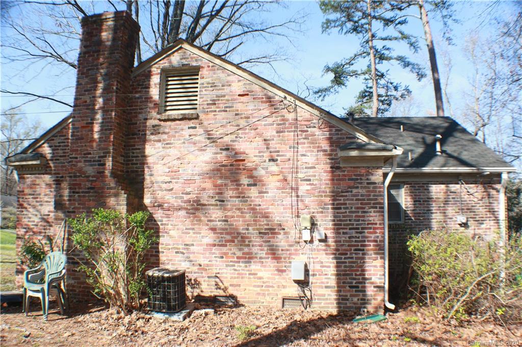 2935 Spring Valley Road Charlotte, NC 28210 - Photo 3 of 31 Gallery Image 3