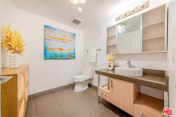 $2,700 | 1234 Wilshire Boulevard, Unit 321, Los Angeles, CA 90017