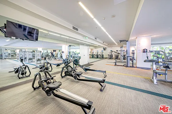 $2,700 | 1234 Wilshire Boulevard, Unit 321, Los Angeles, CA 90017