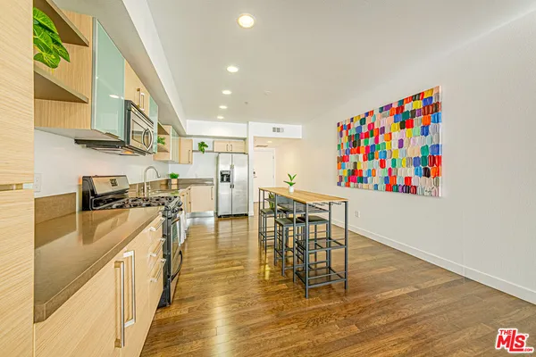 $2,700 | 1234 Wilshire Boulevard, Unit 321, Los Angeles, CA 90017