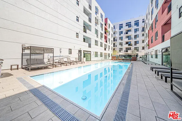 $2,700 | 1234 Wilshire Boulevard, Unit 321, Los Angeles, CA 90017