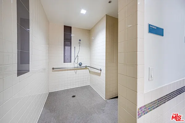 $2,700 | 1234 Wilshire Boulevard, Unit 321, Los Angeles, CA 90017
