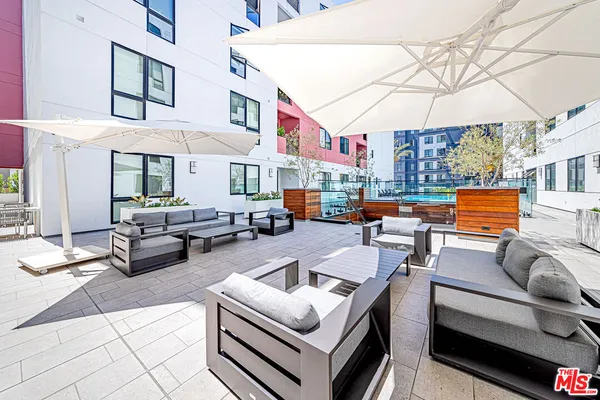 $2,700 | 1234 Wilshire Boulevard, Unit 321, Los Angeles, CA 90017