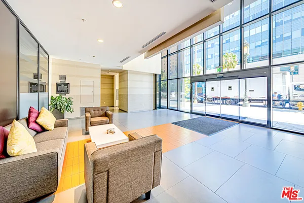 $2,700 | 1234 Wilshire Boulevard, Unit 321, Los Angeles, CA 90017