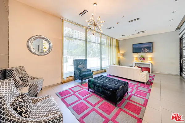 $2,700 | 1234 Wilshire Boulevard, Unit 321, Los Angeles, CA 90017