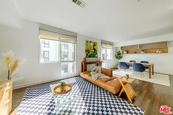 $2,700 | 1234 Wilshire Boulevard, Unit 321, Los Angeles, CA 90017