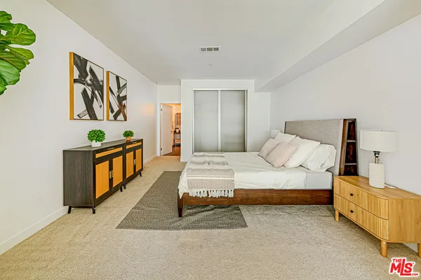 $2,700 | 1234 Wilshire Boulevard, Unit 321, Los Angeles, CA 90017