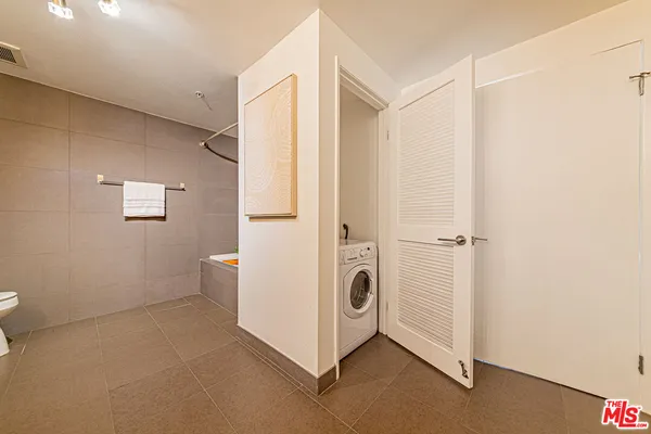 $2,700 | 1234 Wilshire Boulevard, Unit 321, Los Angeles, CA 90017