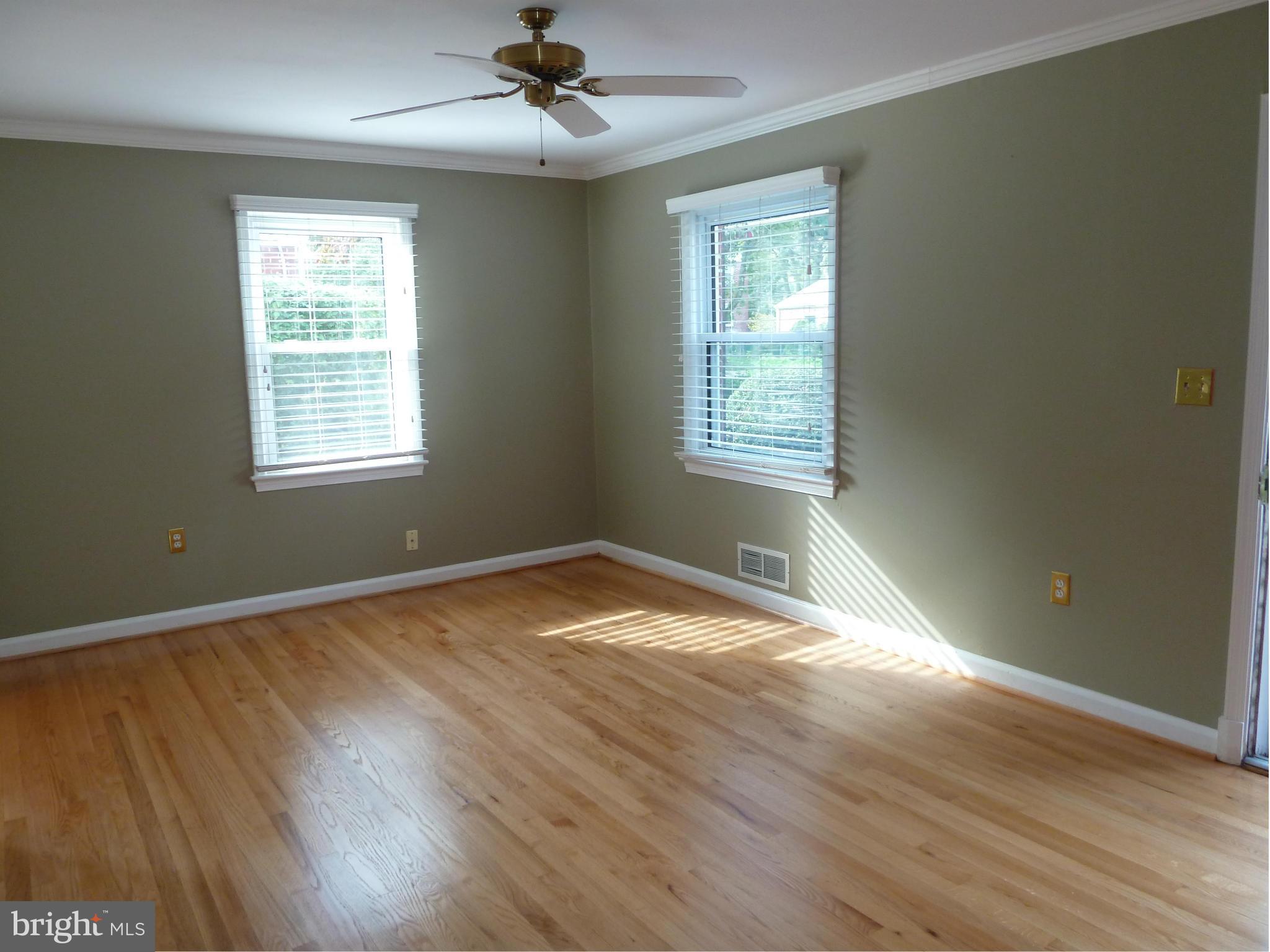 1516 Hanby Street Silver Spring, MD 20902 - Photo 14 of 30 Living Room
