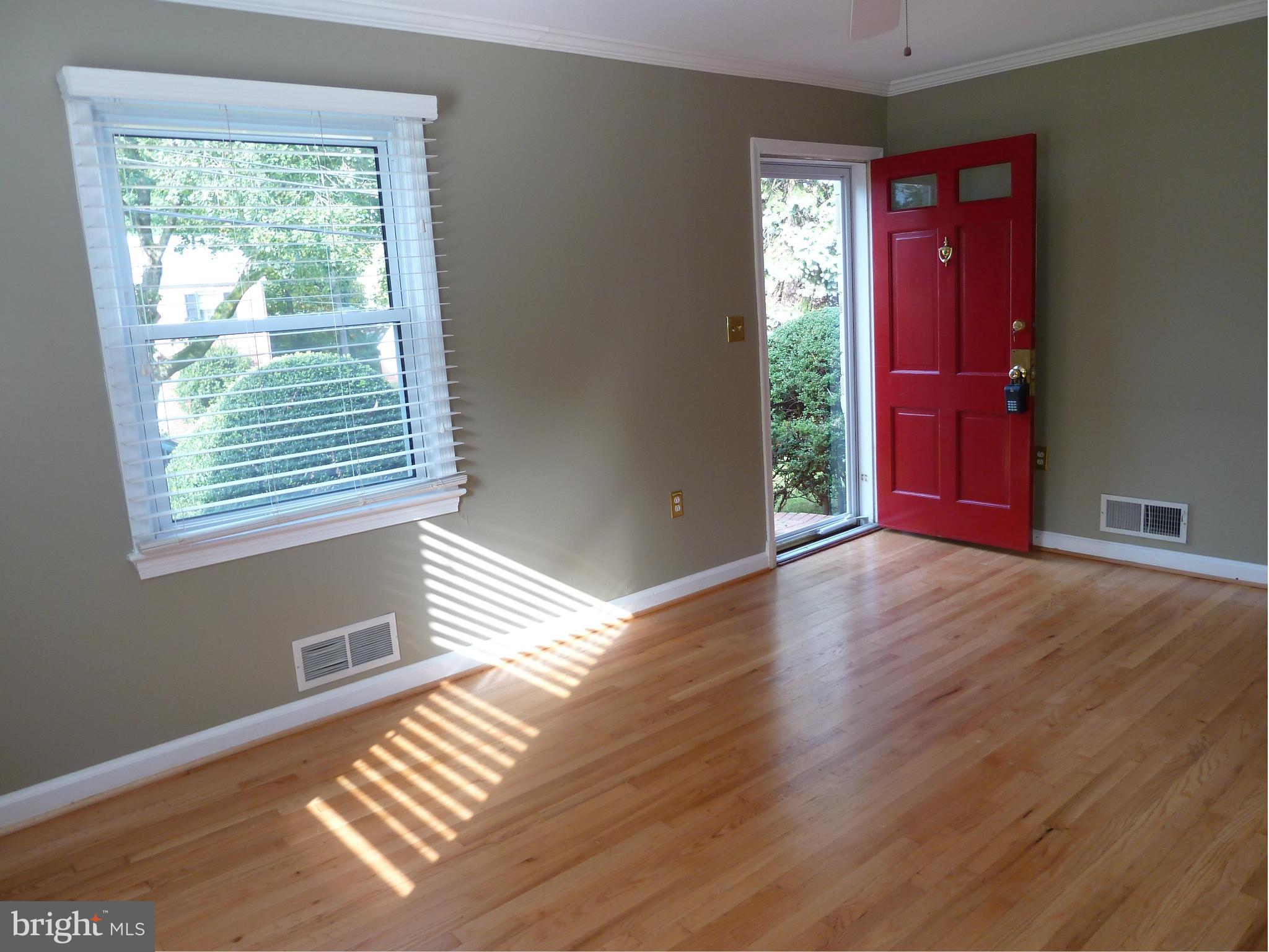 1516 Hanby Street Silver Spring, MD 20902 - Photo 15 of 30 Living Room