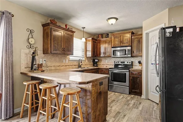 $355,000 | 300 192nd Street, Smithville, MO 64089