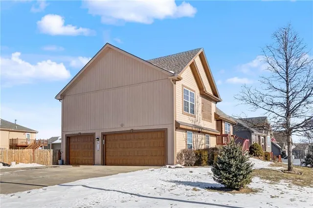 $355,000 | 300 192nd Street, Smithville, MO 64089