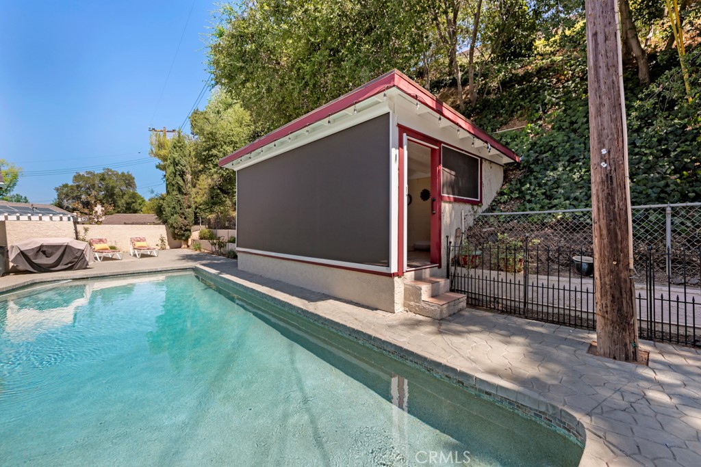 23714 Lawnside Drive Newhall, CA 91321 - Photo 38 of 48 a backyard of a house with lots of green space