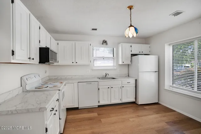 $2,200 | 327 Concord Court, Little Egg Harbor, NJ 08087