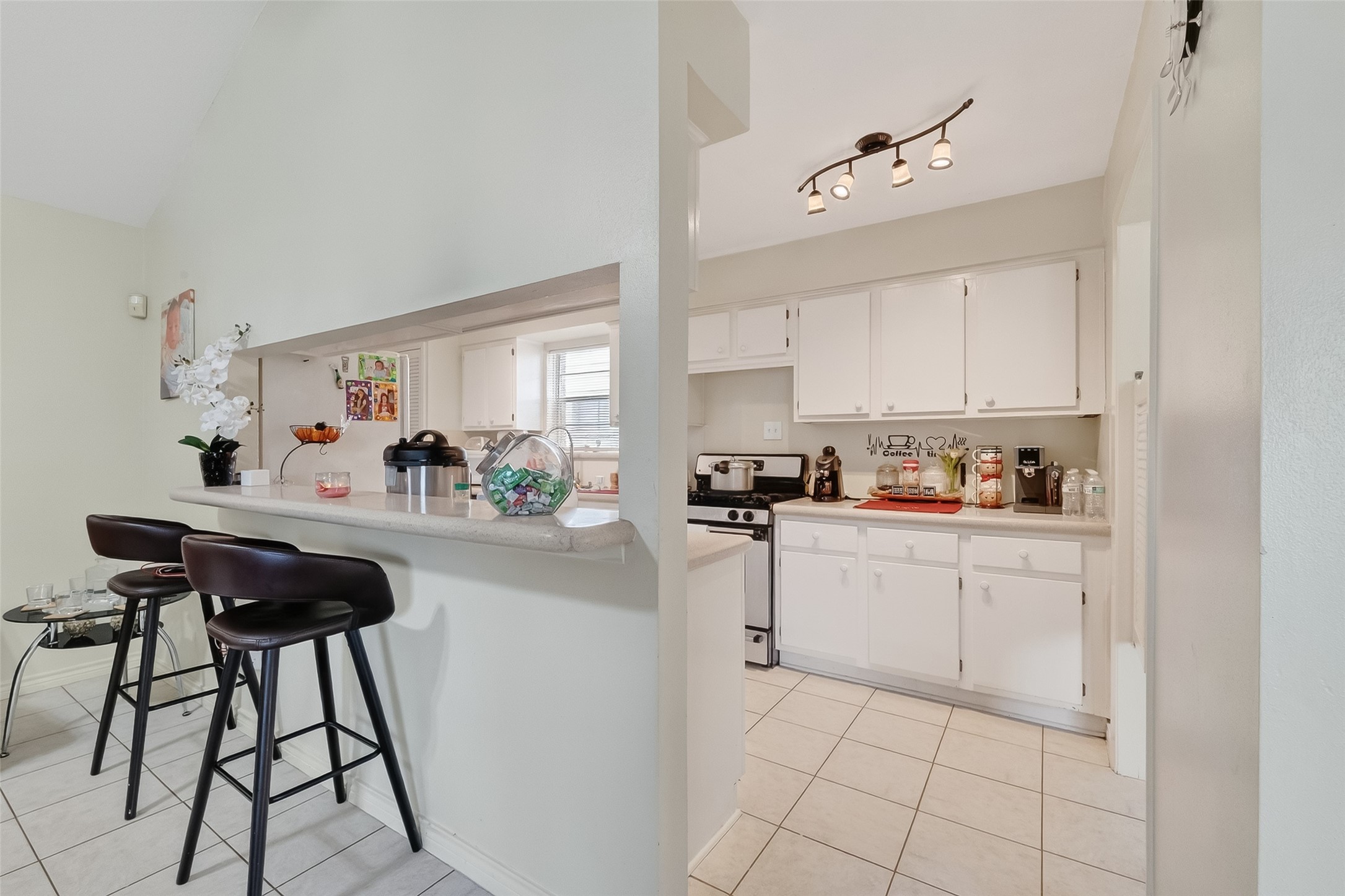 9634 Windswept Lane Houston, TX 77063 - Photo 13 of 45