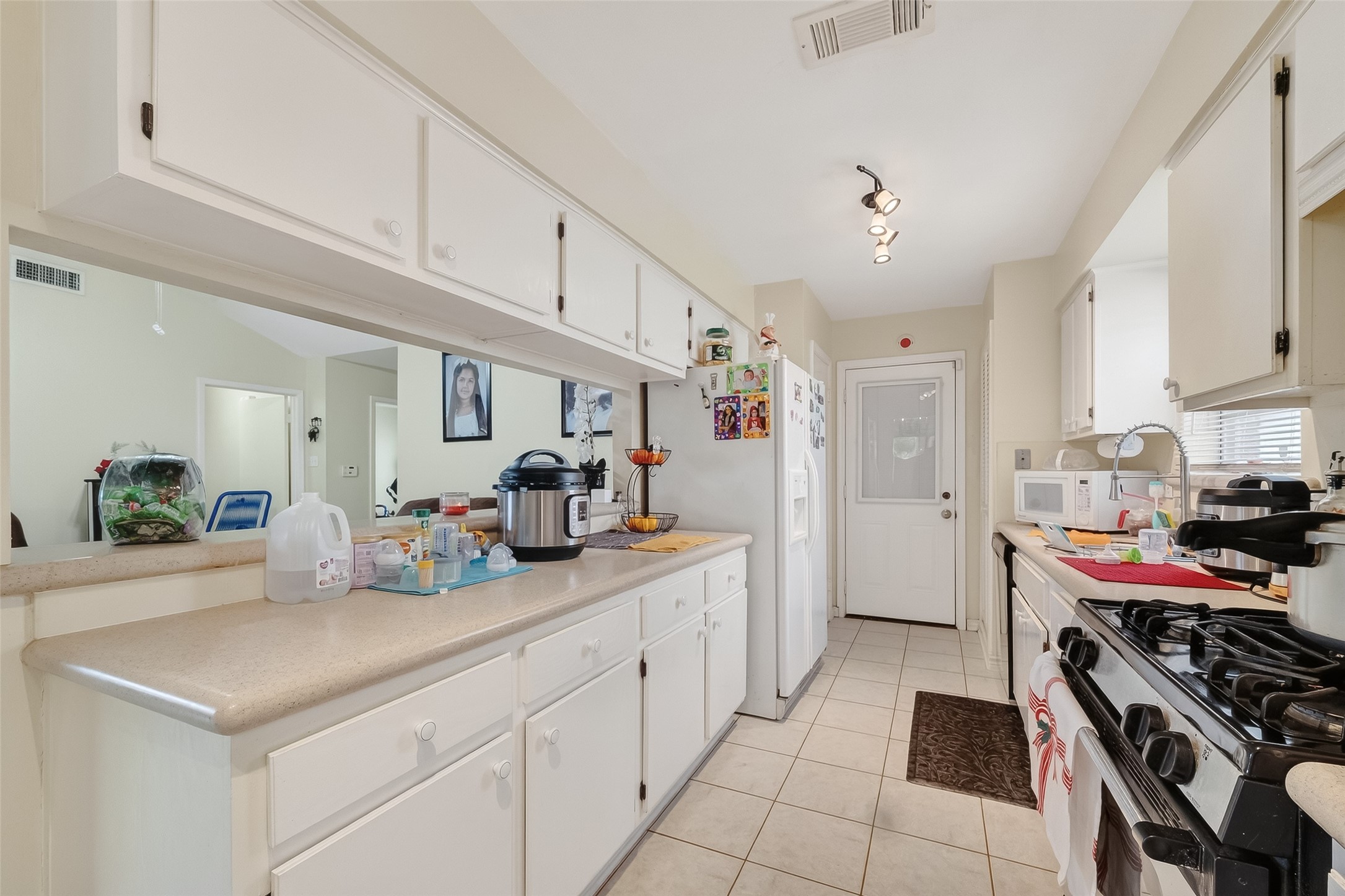 9634 Windswept Lane Houston, TX 77063 - Photo 15 of 45