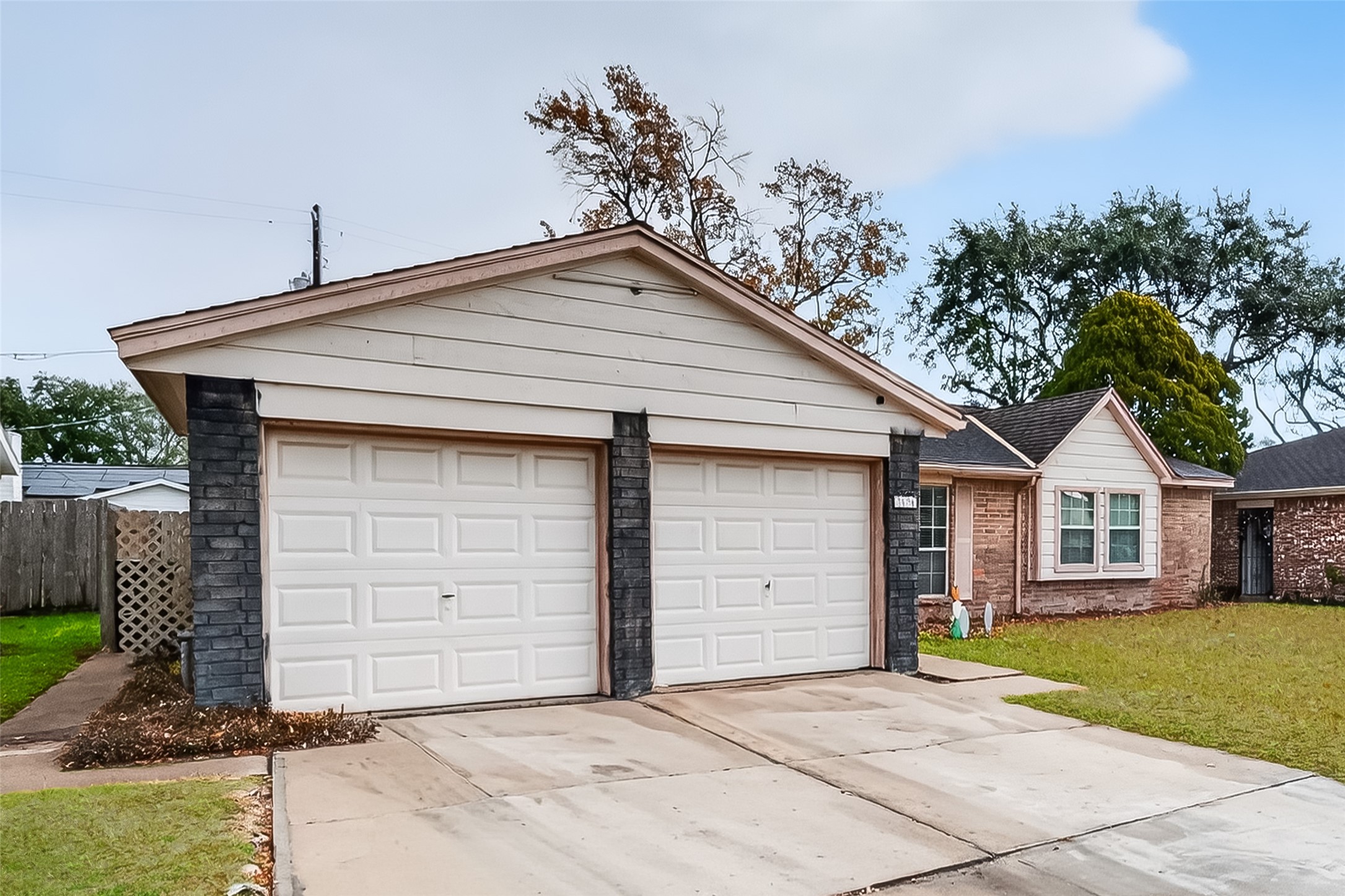 9634 Windswept Lane Houston, TX 77063 - Photo 2 of 45