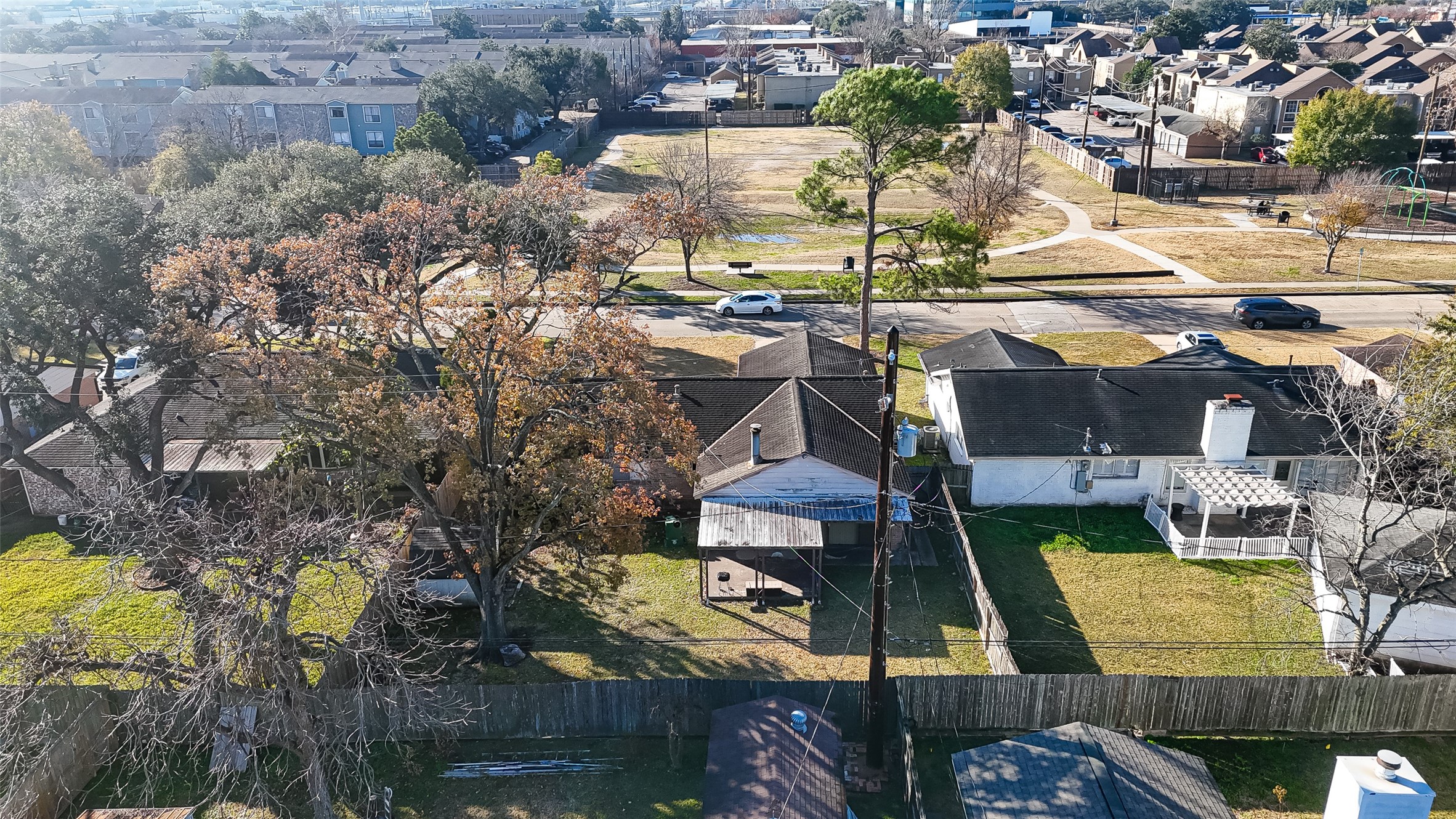 9634 Windswept Lane Houston, TX 77063 - Photo 37 of 45